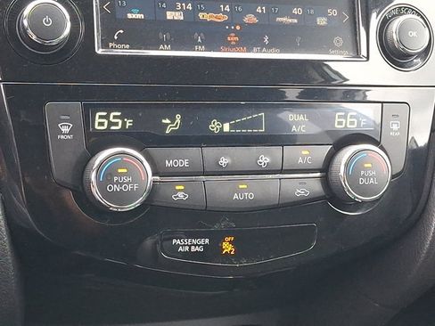 Used 2020 Nissan Rogue SV AWD/4WD image 16