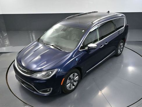 Used 2018 Chrysler Pacifica Limited w/ Advanced Safetytec Group FWD image 59