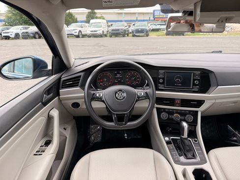 Used 2019 Volkswagen Jetta SE FWD image 25