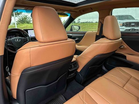 Used 2024 Lexus ES 350 w/ Ultra Luxury Package FWD image 18