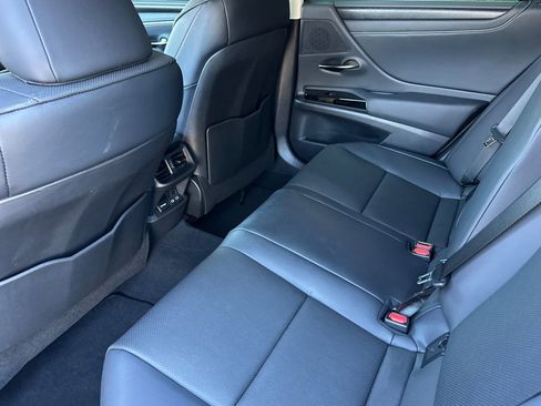 Used 2025 Lexus ES 300h w/ Premium Package image 9