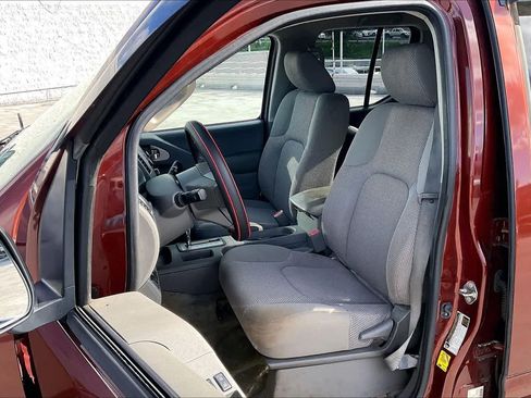 Used 2017 Nissan Frontier SV w/ SV Value Truck Package RWD image 11