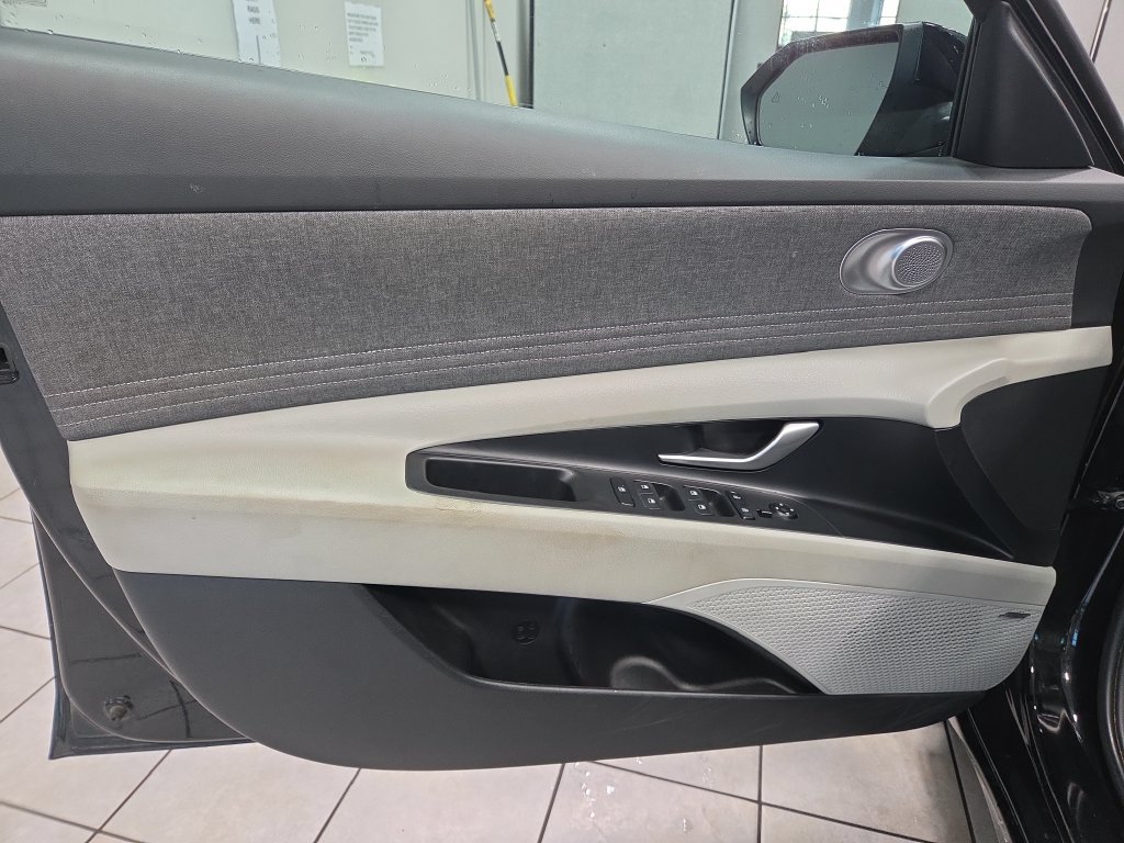 Used 2024 Hyundai Elantra Limited FWD image 30