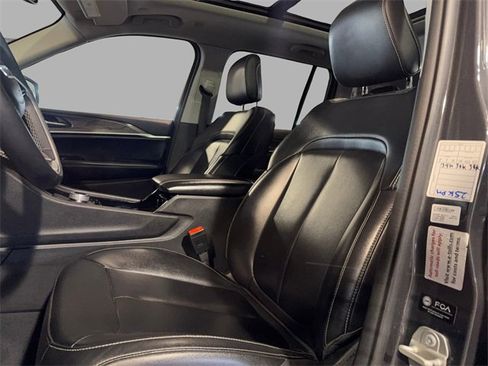 Used 2023 Jeep Grand Cherokee 4WD 4xe image 11