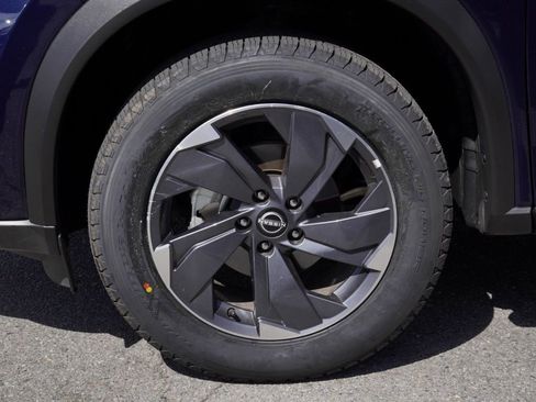 Used 2025 Nissan Rogue SV FWD image 7