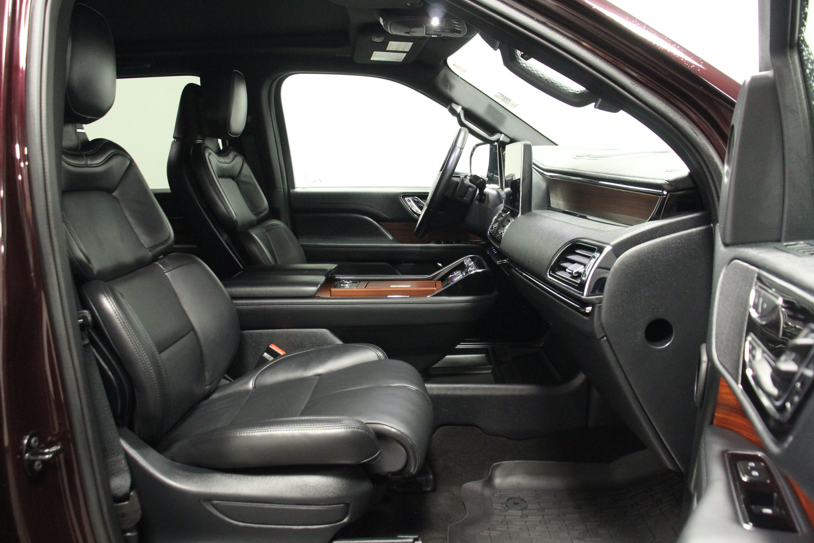 Used 2024 Lincoln Navigator Reserve AWD/4WD image 16