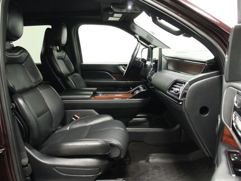 Used 2024 Lincoln Navigator Reserve image 16