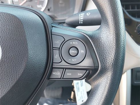 Used 2022 Toyota Corolla Cross L image 17