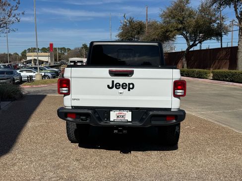 Used 2023 Jeep Gladiator Sport image 9