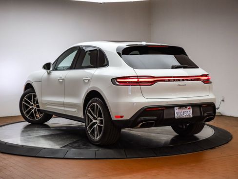 Certified 2025 Porsche Macan image 3