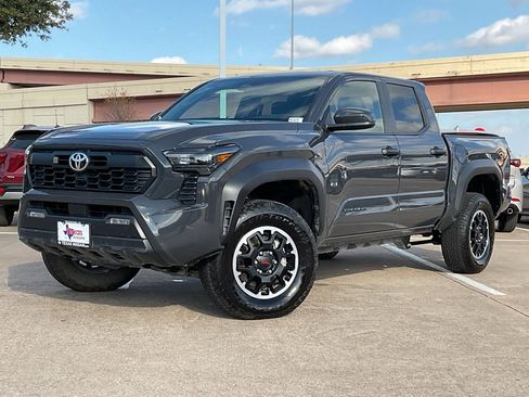 Used 2025 Toyota Tacoma SR5 image 2