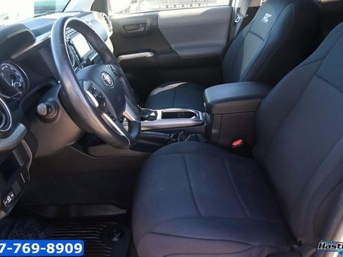 Used 2017 Toyota Tacoma SR5 image 11