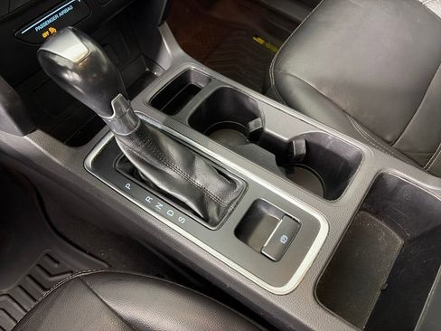 Certified 2017 Ford Escape SE w/ SE Leather Comfort Package image 19