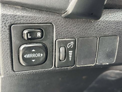 Used 2017 Toyota Corolla SE w/ Carpet Mat Package (TMS) FWD image 13