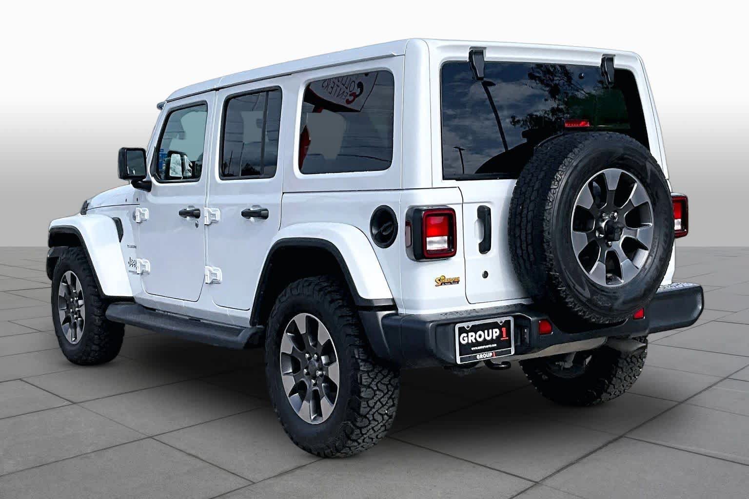 Used 2018 Jeep Wrangler Unlimited Sahara AWD/4WD image 11