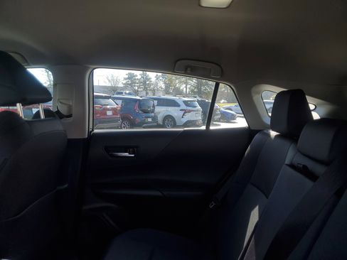 Used 2023 Toyota Venza LE image 10