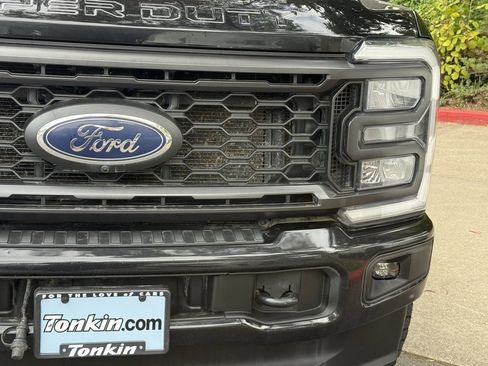 Used 2023 Ford F250 Lariat w/ Sport Appearance Package image 11