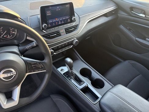 Used 2025 Nissan Altima 2.5 SV image 22