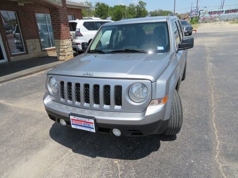Used 2015 Jeep Patriot Sport w/ Power Value Group FWD image 2
