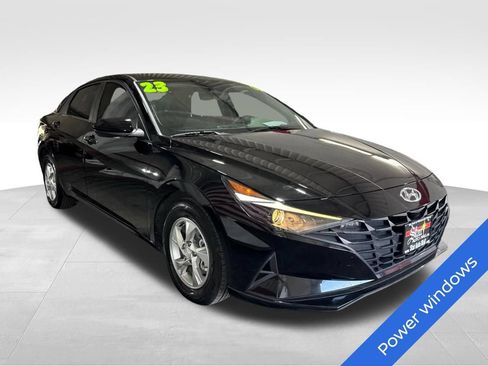 Used 2023 Hyundai Elantra SE FWD image 3