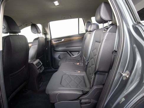 Used 2025 Volkswagen Atlas SE image 7