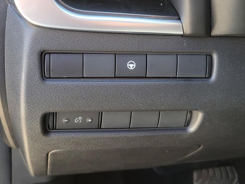 Used 2023 Nissan Rogue SV image 25