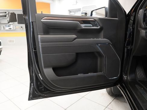 Used 2025 Chevrolet Silverado 1500 LT image 5