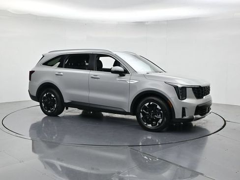 Used 2025 Kia Sorento S FWD image 3