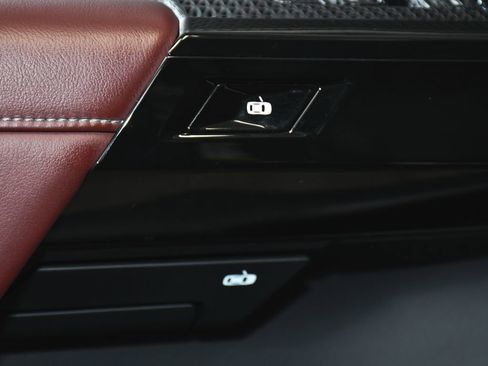 Used 2023 BMW 760i xDrive w/ Parking Assistance Package image 11