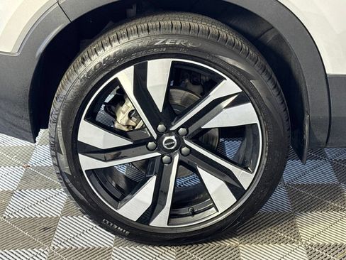 Used 2025 Volvo XC40 B5 Plus AWD/4WD image 13