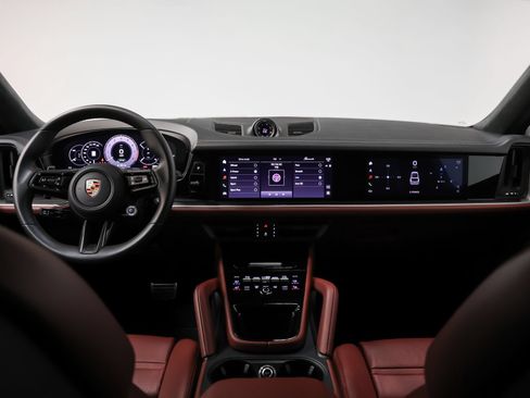 Certified 2024 Porsche Cayenne Turbo AWD/4WD image 42