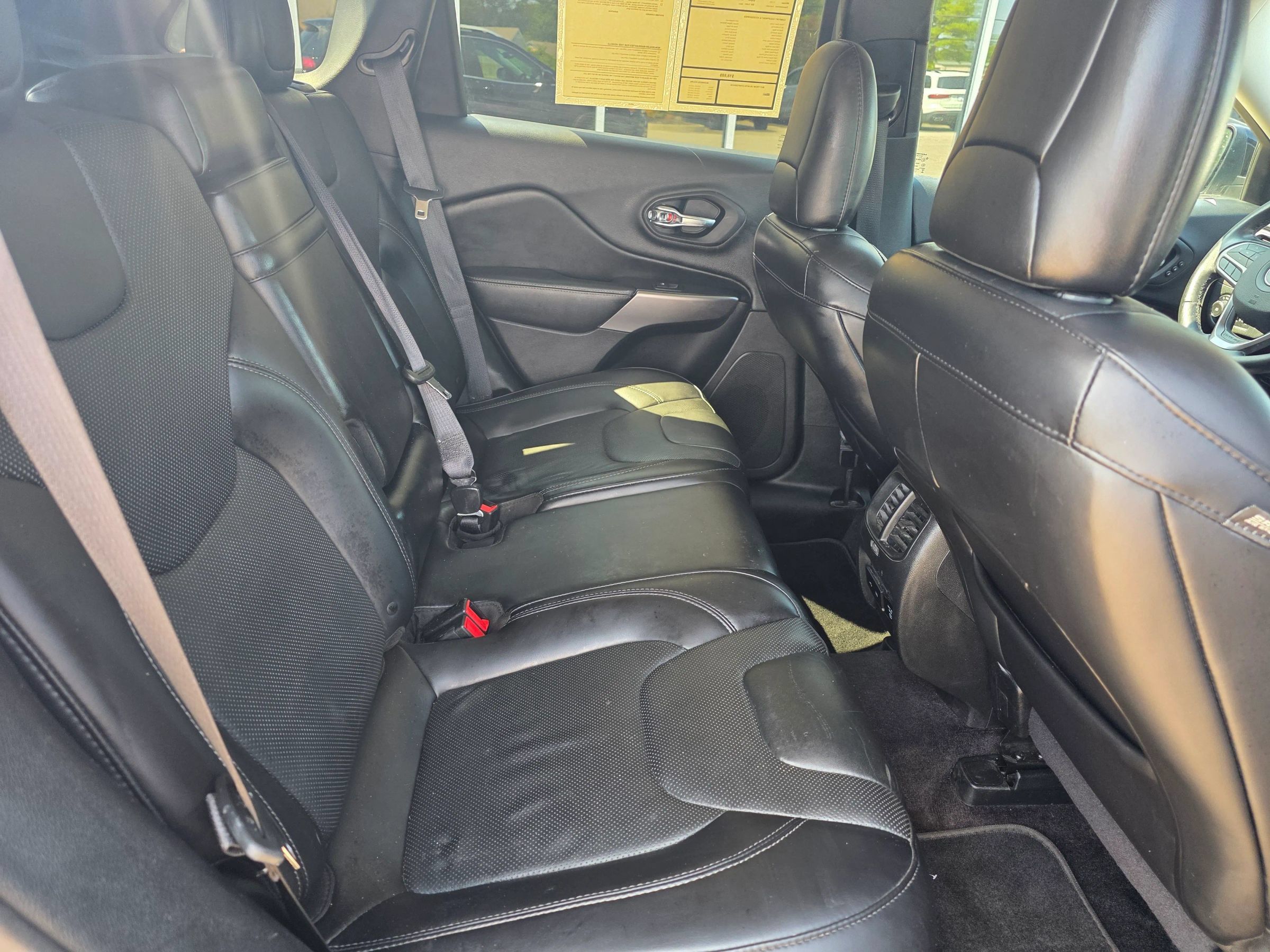 Used 2019 Jeep Cherokee Limited AWD/4WD image 9