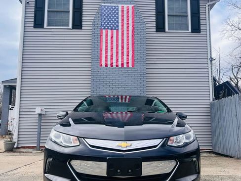 Used 2017 Chevrolet Volt LT w/ Comfort Package image 4
