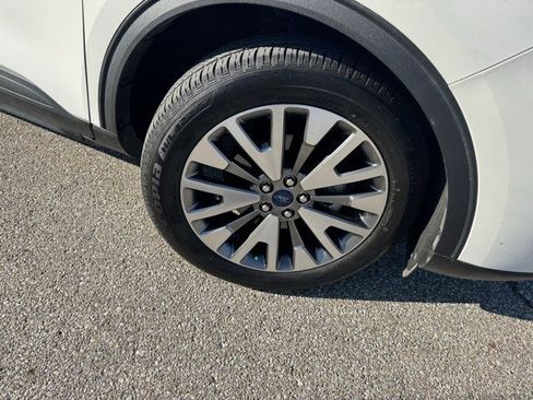 Certified 2022 Ford Escape Titanium w/ Class II Trailer Tow Package image 38