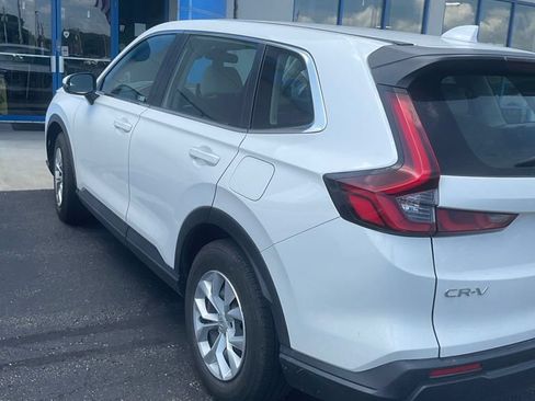Used 2023 Honda CR-V LX image 3