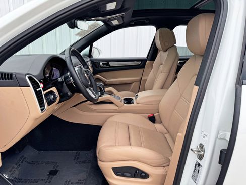 Used 2023 Porsche Cayenne Platinum Edition image 17