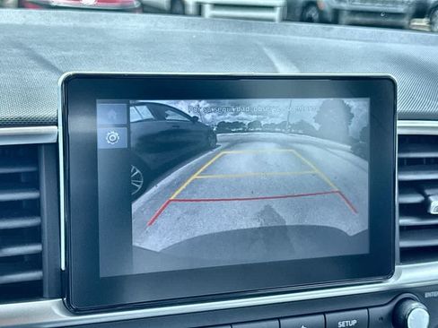 Used 2025 Hyundai Venue SEL FWD image 19