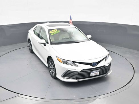 Used 2024 Toyota Camry XLE w/ Navigation Package FWD image 27