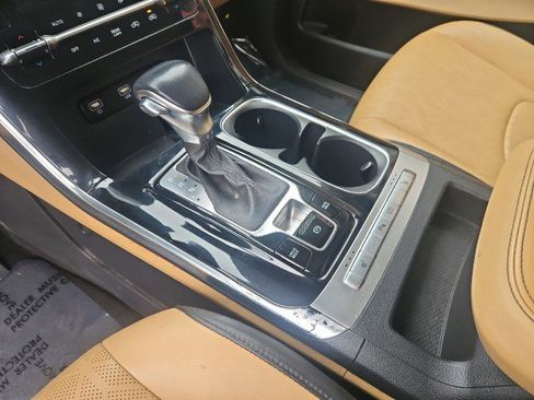 Used 2022 Kia Carnival EX image 18