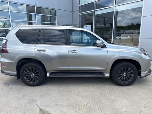 Used 2023 Lexus GX 460 Premium w/ Accessory Package AWD/4WD image 8
