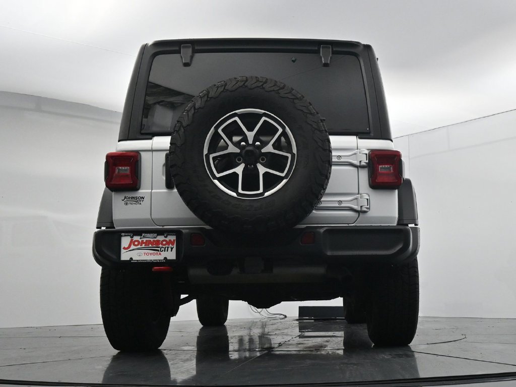 Used 2024 Jeep Wrangler Unlimited Rubicon AWD/4WD image 35