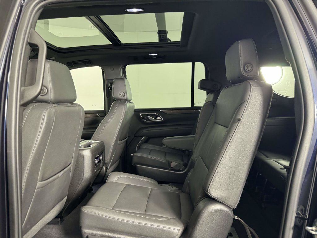 Used 2022 Chevrolet Suburban LT w/ LT Signature Package AWD/4WD image 30