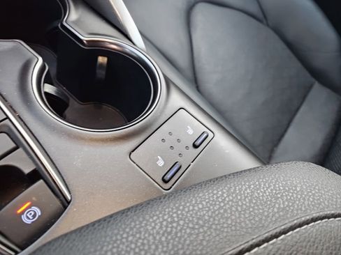 Used 2022 Toyota Camry XSE image 9