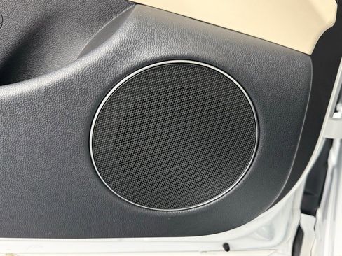 Used 2026 Genesis GV70 2.5T Select image 15