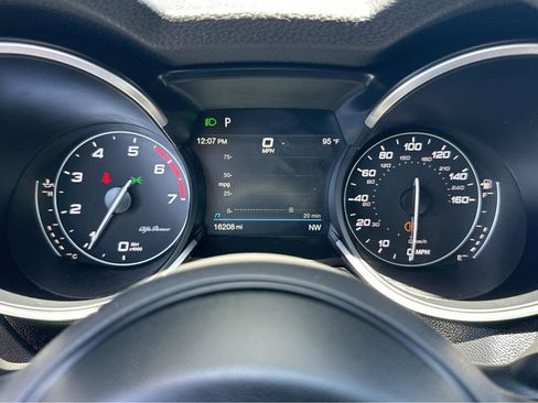 Used 2023 Alfa Romeo Stelvio Sprint RWD image 21
