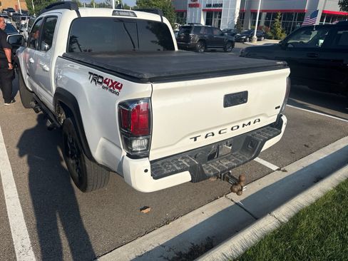 Used 2021 Toyota Tacoma TRD Off-Road w/ Technology Package AWD/4WD image 2