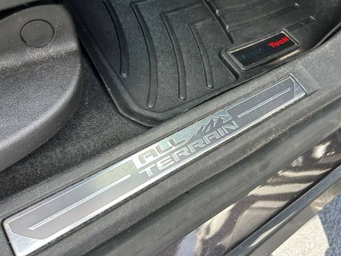 Used 2017 GMC Acadia SLT AWD/4WD image 22
