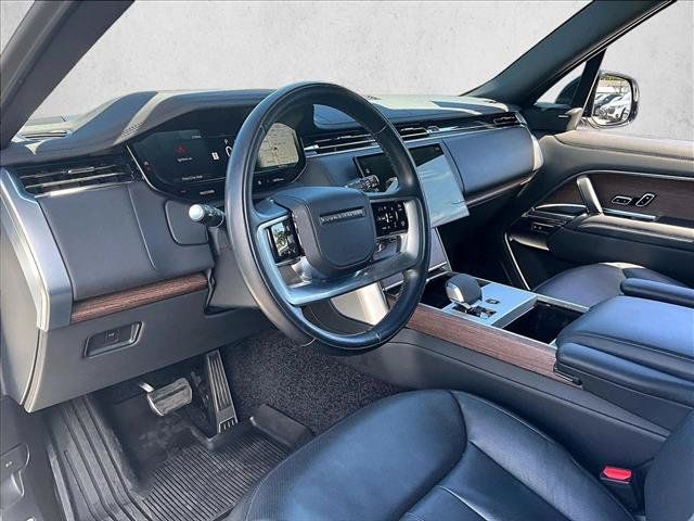 Used 2024 Land Rover Range Rover Long Wheelbase SE AWD/4WD image 13