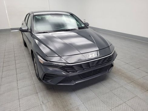 Used 2025 Hyundai Elantra SE FWD image 14