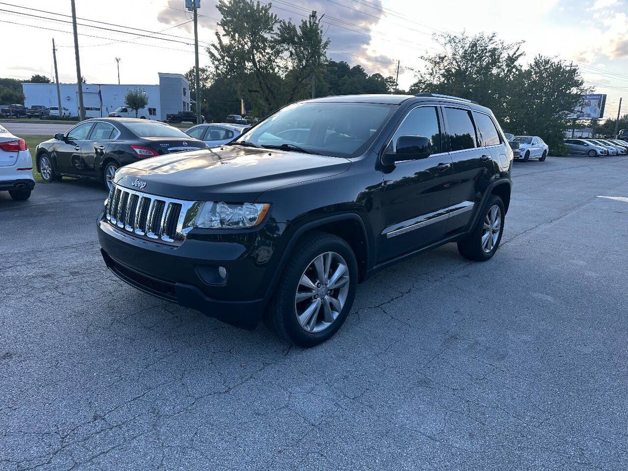 Used 2013 Jeep Grand Cherokee Laredo RWD image 1